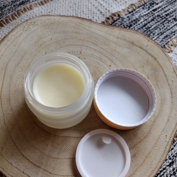 Organic Healing Tallow Balm with Raw Honey and Electrolytes 2oz - Picture 4 of 5